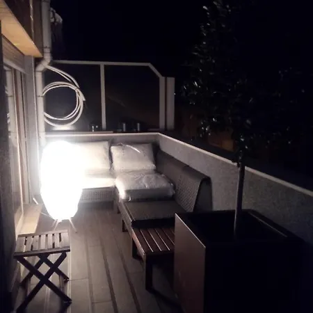 Luxury 3 Bedroom Penthouse With Private Garage *