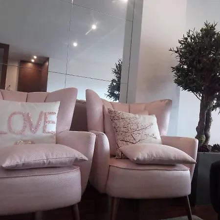 Luxury 3 Bedroom Penthouse With Private Garage 아파트 *