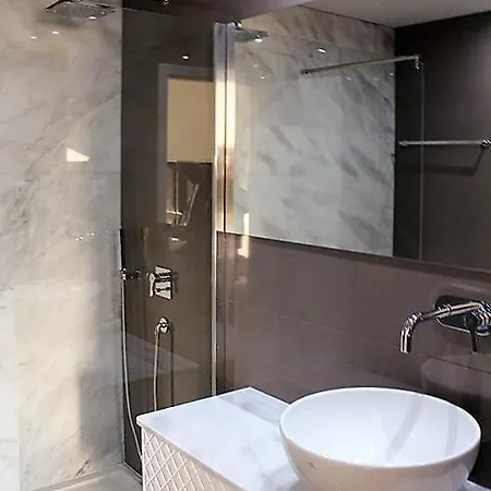 Luxury 3 Bedroom Penthouse With Private Garage דירה בראגה