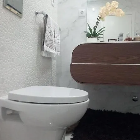 公寓 Luxury 3 Bedroom Penthouse With Private Garage *