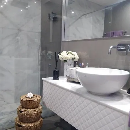 Luxury 3 Bedroom Penthouse With Private Garage 브라가