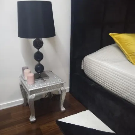 Luxury 3 Bedroom Penthouse With Private Garage 아파트 *