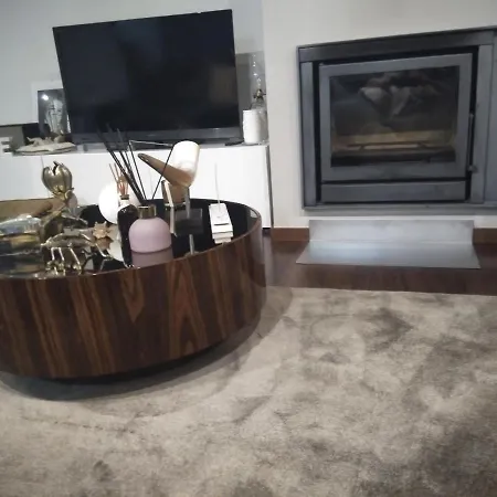 דירה Luxury 3 Bedroom Penthouse With Private Garage *