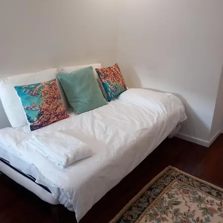 Luxury 3 Bedroom Penthouse With Private Garage דירה *