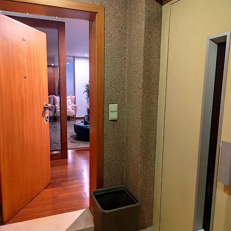 Luxury 3 Bedroom Penthouse With Private Garage דירה בראגה