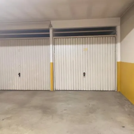 Luxury 3 Bedroom Penthouse With Private Garage Appartamento