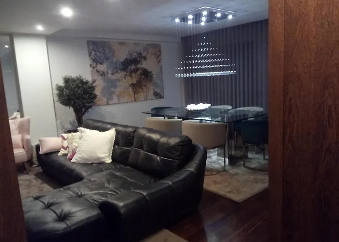 Luxury 3 Bedroom Penthouse With Private Garage 公寓