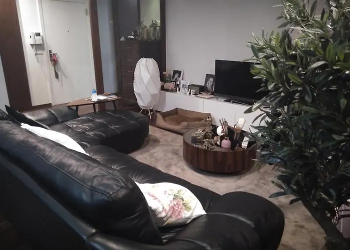 Luxury 3 Bedroom Penthouse With Private Garage *