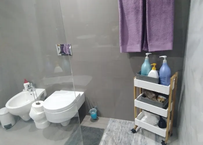 Luxury 3 Bedroom Penthouse With Private Garage *