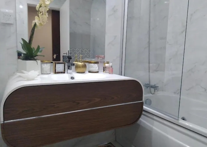 Luxury 3 Bedroom Penthouse With Private Garage 公寓 *